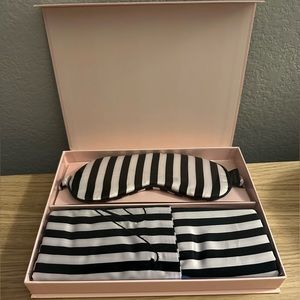 Victoria’s Secret eyemask & pillowcase set